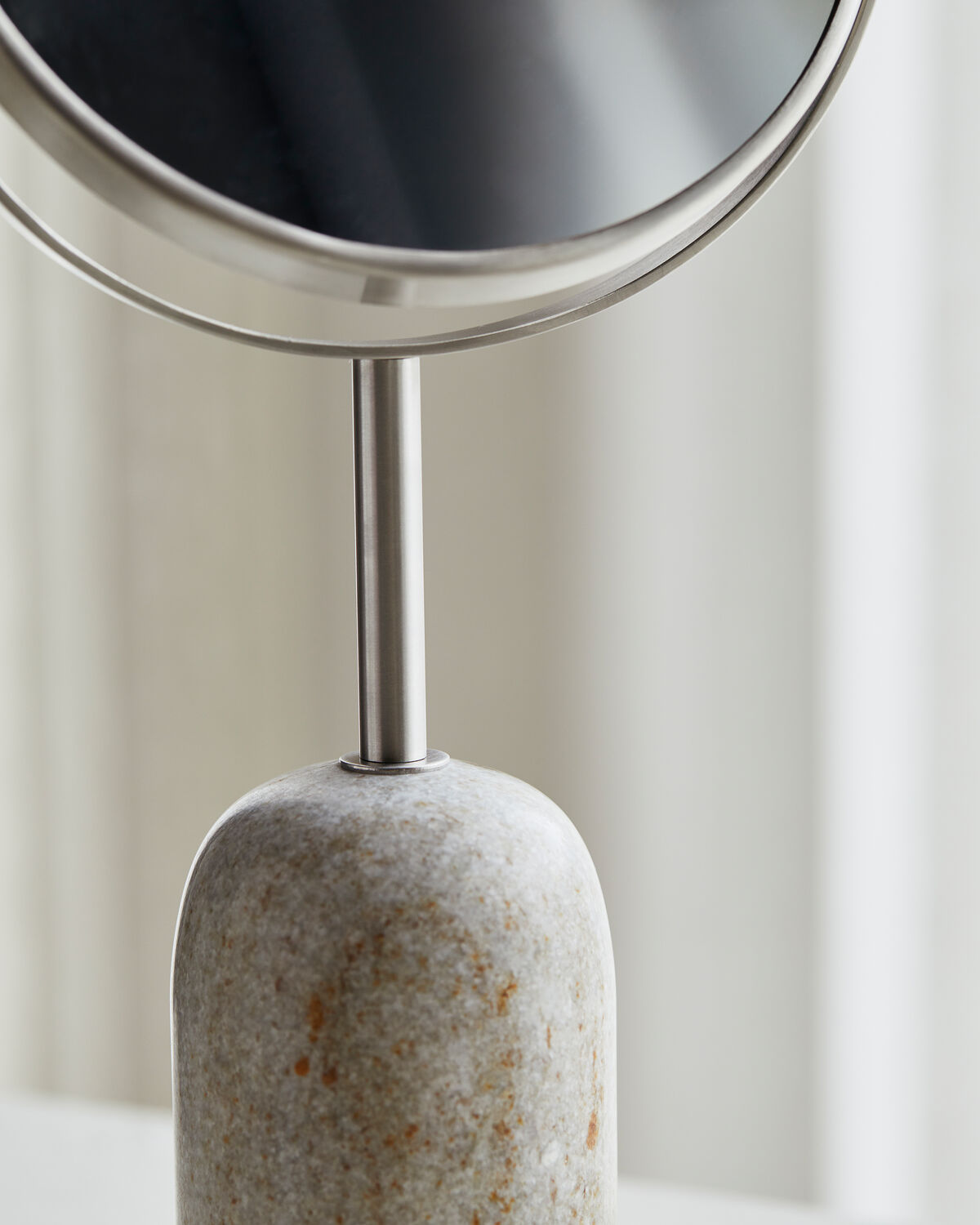Meraki Marble Makeupspejl med 3x Forstørrelse og Marmorfod – Beige