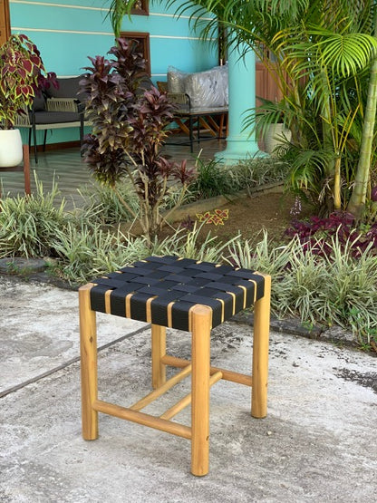 NOOKA SKAMMEL MED SORT SÆDE