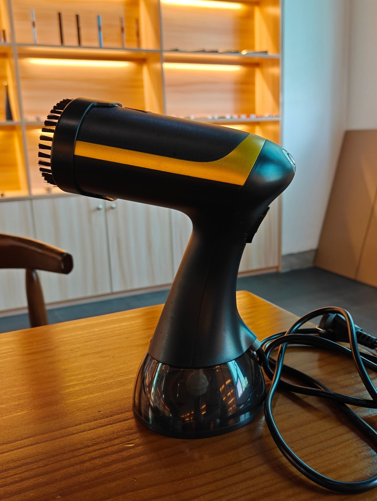 Håndholdt Tøjsteamer – 1500W (300 ml)