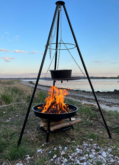 Hængegrill i stål med bålfad