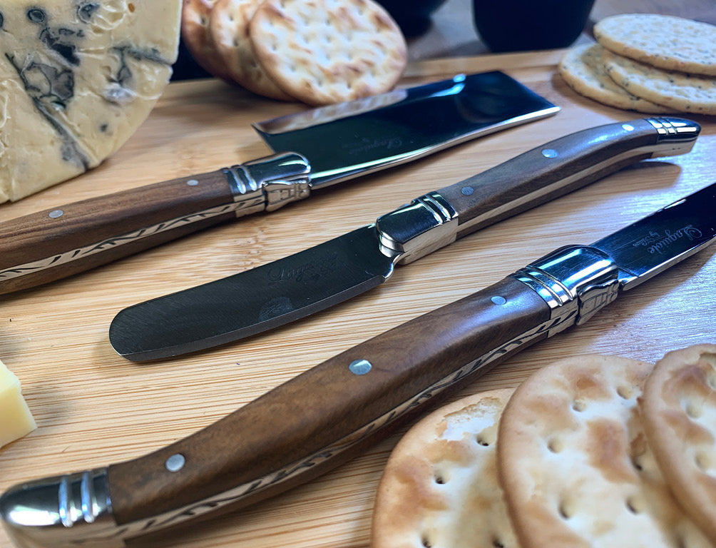 Laguiole ostesæt med 3 knive og bræt