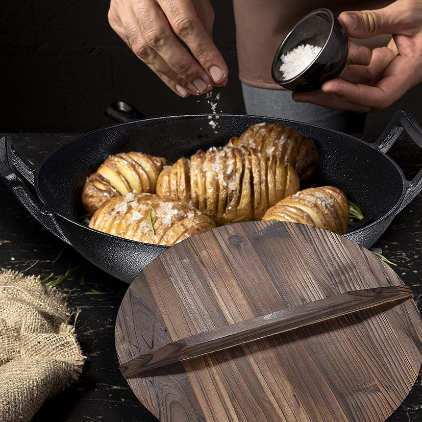 Wok i støbejern med låg