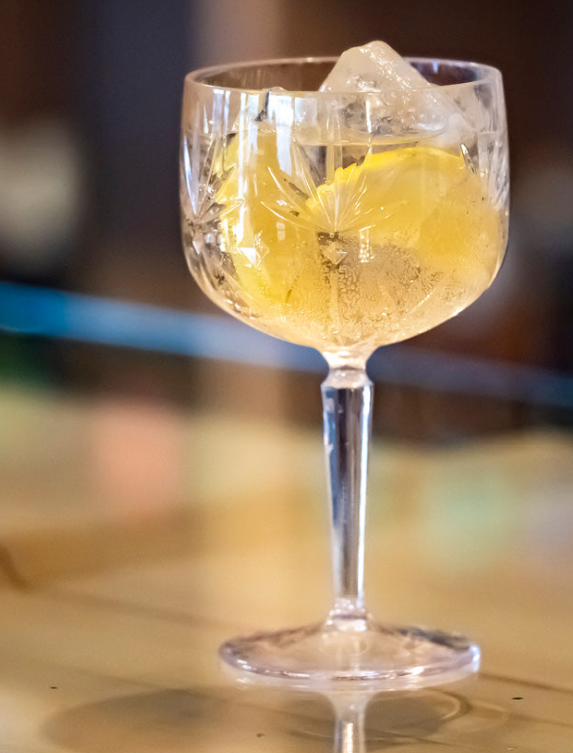 Eksklusivt Cocktail Bundle – Laguiole Barsæt, Legnoart Skærebræt &amp; 2 Ginglas