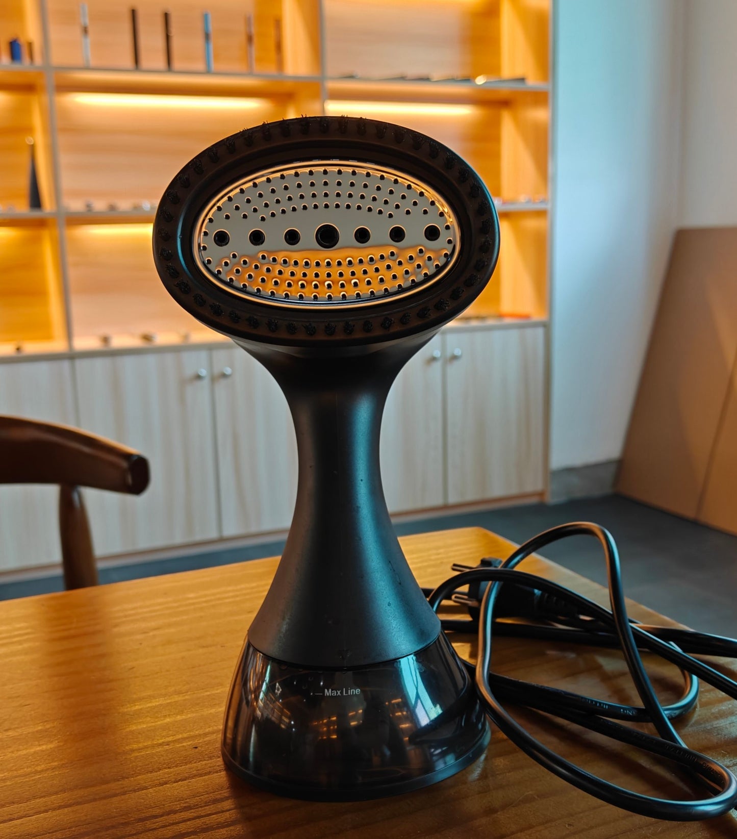 Håndholdt Tøjsteamer – 1500W (300 ml)